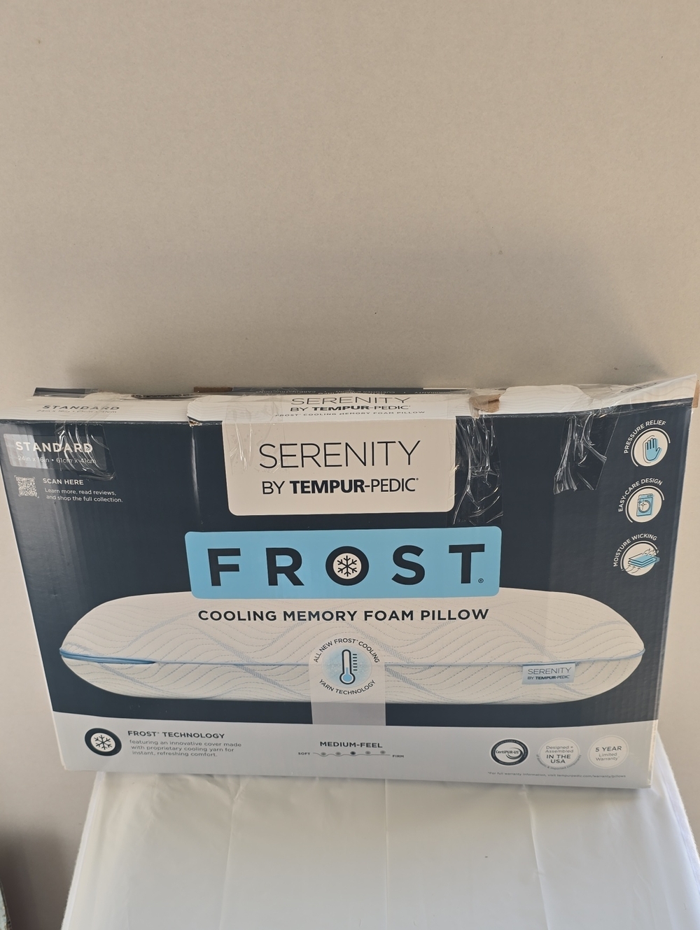 Frost Cooling Memory Foam Pillow - White/Blue